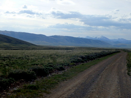 GDMBR: Riding the high plain's valley to the southeast.